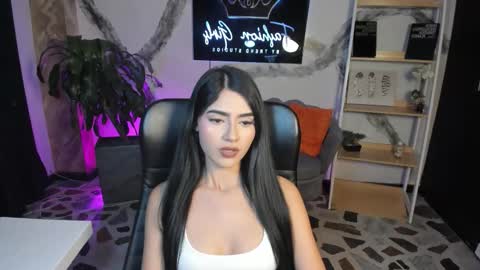 Snapshot of bellaastorm chatting on December 15, 4:28 am bellaastorm online show from December 15, 4:28 am