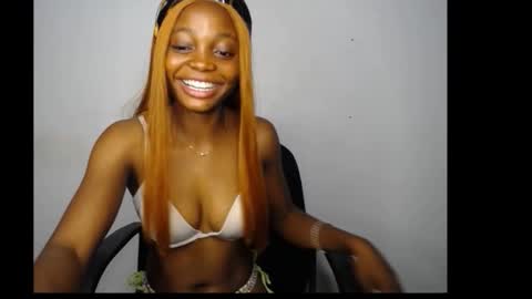 Snapshot of bellababy6 chatting on November 17, 6:14 pm bella online show from November 17, 6:14 pm