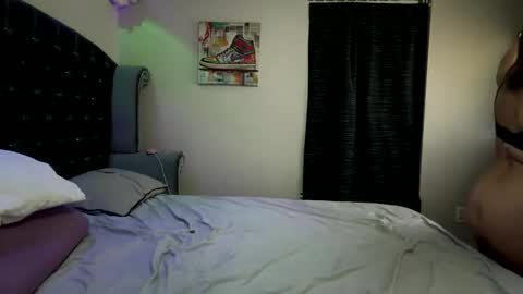 Snapshot of bellabeanz chatting on March 1, 12:12 am Roxy Rain online show from March 1, 12:12 am
