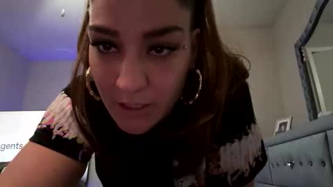 Snapshot of bellabeanz chatting on May 28, 9:23 pm Roxy Rain online show from May 28, 9:23 pm