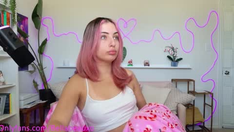 Snapshot of bellabeauu chatting on March 26, 5:51 pm bella beau online show from March 26, 5:51 pm
