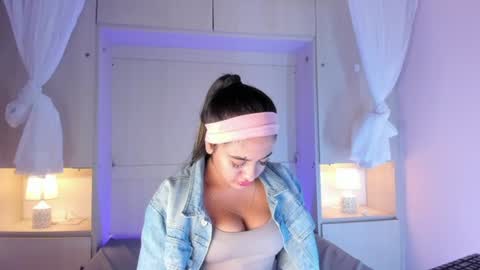 Snapshot of bellabroocks chatting on June 14, 2:24 am Bella online show from June 14, 2:24 am