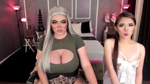 Snapshot of bellabrown_19xxx chatting on February 13, 10:33 pm Bella online show from February 13, 10:33 pm