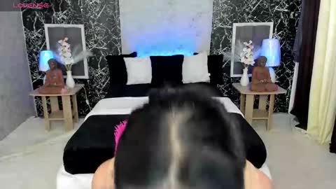 Snapshot of bellabrown_19xxx chatting on October 2, 6:53 am Bella online show from October 2, 6:53 am