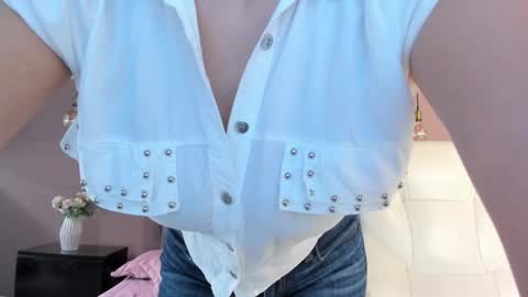 Snapshot of bellaclaiir chatting on February 5, 7:53 pm Bella Clair online show from February 5, 7:53 pm