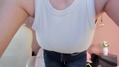 Snapshot of bellaclaiir chatting on February 8, 8:10 pm Bella Clair online show from February 8, 8:10 pm