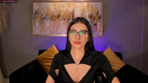 Snapshot of bellaconnor_ chatting on May 7, 4:07 am Bella online show from May 7, 4:07 am