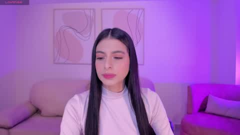 Snapshot of bellaconnor_ chatting on May 13, 4:21 am Bella online show from May 13, 4:21 am