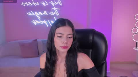 Snapshot of bellaconnor_ chatting on June 18, 5:19 am Bella online show from June 18, 5:19 am