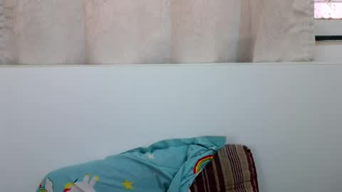Snapshot of bellacrystall chatting on June 18, 6:13 am bellacrystall online show from June 18, 6:13 am