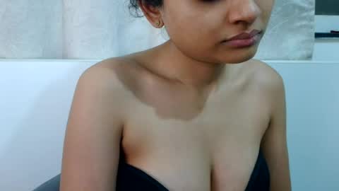 Snapshot of bellacrystall chatting on June 27, 2:34 pm bellacrystall online show from June 27, 2:34 pm