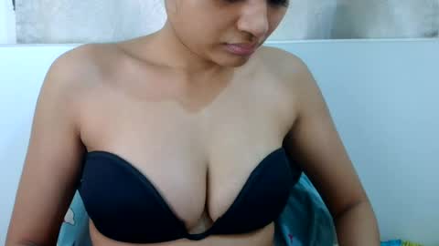 Snapshot of bellacrystall chatting on July 10, 8:07 am bellacrystall online show from July 10, 8:07 am