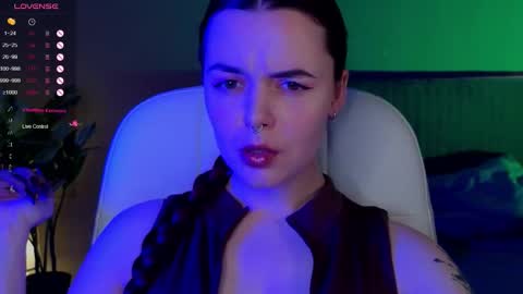 Snapshot of belladevile_ chatting on October 5, 7:28 am belladevile_ online show from October 5, 7:28 am
