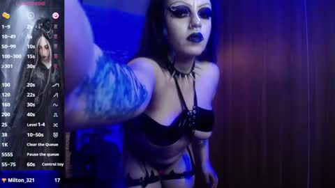 Snapshot of belladona_trix chatting on June 10, 8:19 pm belladona_trix online show from June 10, 8:19 pm
