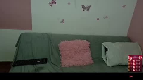 Snapshot of bellah_rose_squirt chatting on June 24, 3:49 am Bella online show from June 24, 3:49 am