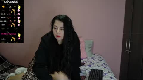 Snapshot of bellah_rose_squirt chatting on July 7, 4:15 am Bella online show from July 7, 4:15 am