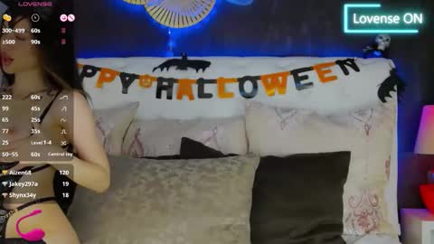 Bella online show from October 31, 3:13 pm