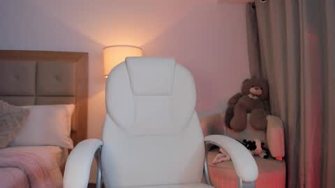 Bella Mia online show from October 16, 1:17 am