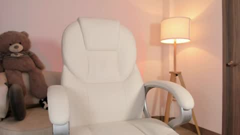 Snapshot of bellamia_ chatting on May 4, 4:19 am Bella Mia online show from May 4, 4:19 am