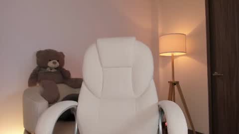 Snapshot of bellamia_ chatting on June 14, 2:24 am Bella Mia online show from June 14, 2:24 am