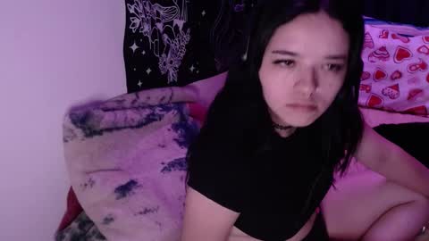 Snapshot of bellamontenegro22 chatting on December 15, 4:07 am bella online show from December 15, 4:07 am