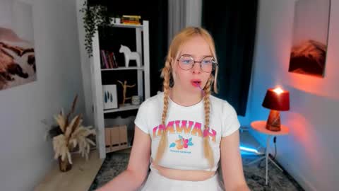 Bella online show from September 10, 9:48 pm