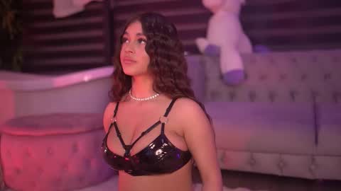 Bella online show from December 5, 6:48 pm