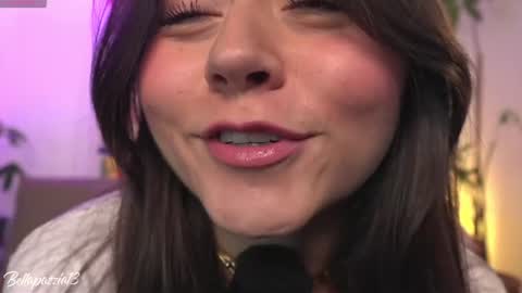 Snapshot of bellapazzia13 chatting on June 12, 5:23 pm online show from June 12, 5:23 pm