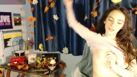 bellaqueen0701 online show from October 3, 12:40 am