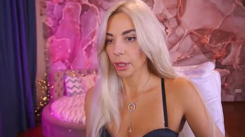 Snapshot of bellarayyy chatting on October 26, 2:01 pm Bella online show from October 26, 2:01 pm