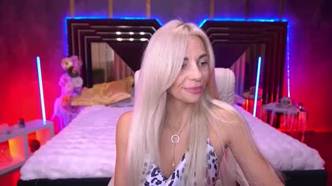 Snapshot of bellarayyy chatting on October 27, 9:30 pm Bella online show from October 27, 9:30 pm