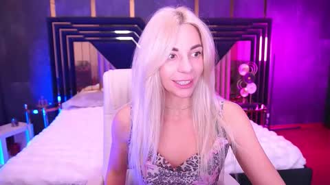 Snapshot of bellarayyy chatting on November 25, 9:15 pm Bella online show from November 25, 9:15 pm