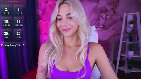 Snapshot of bellarayyy chatting on December 4, 7:17 am Bella online show from December 4, 7:17 am