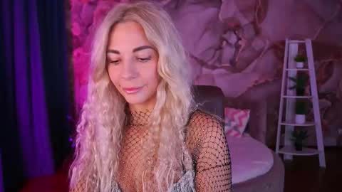 Snapshot of bellarayyy chatting on December 15, 2:43 pm Bella online show from December 15, 2:43 pm