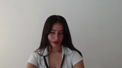 Snapshot of bellaroses__ chatting on August 6, 7:16 pm Bella online show from August 6, 7:16 pm