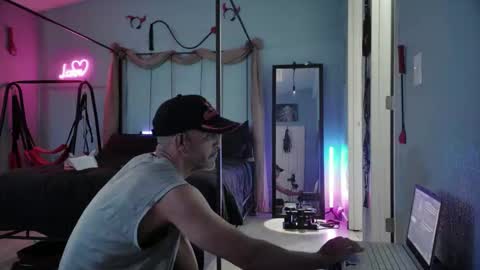 Snapshot of bellaskeykeeper chatting on April 19, 2:44 am Bellaskeykeeper online show from April 19, 2:44 am