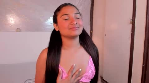 Snapshot of bellasky4 chatting on October 2, 12:01 pm Bella online show from October 2, 12:01 pm