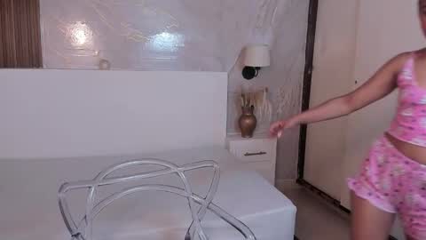 Snapshot of bellasky4 chatting on October 10, 12:37 pm Bella online show from October 10, 12:37 pm