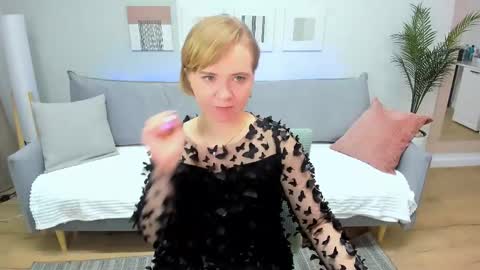 Snapshot of bellasmittssy chatting on April 13, 9:15 am bellasmittssy online show from April 13, 9:15 am