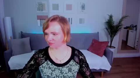 Snapshot of bellasmittssy chatting on April 14, 9:26 am bellasmittssy online show from April 14, 9:26 am