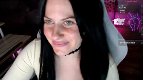 Snapshot of bellastar84 chatting on June 3, 6:27 am Starr40 online show from June 3, 6:27 am