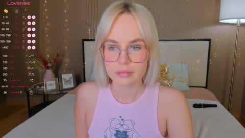 Bella online show from February 3, 1:04 am