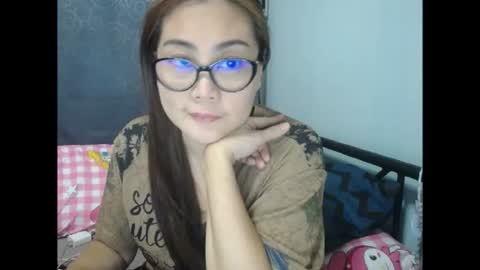 Snapshot of bellbabe chatting on August 3, 9:04 am Bella online show from August 3, 9:04 am