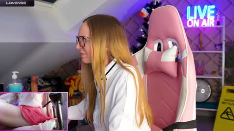 Alice online show from December 2, 10:39 am