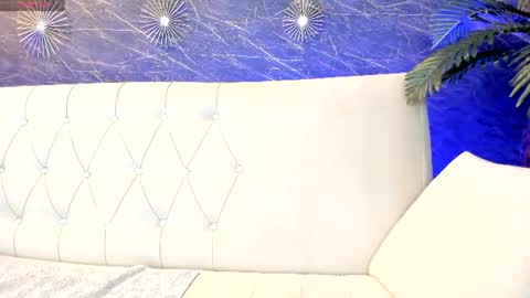 Snapshot of belle_emmanuelle chatting on June 29, 7:36 pm Karah online show from June 29, 7:36 pm