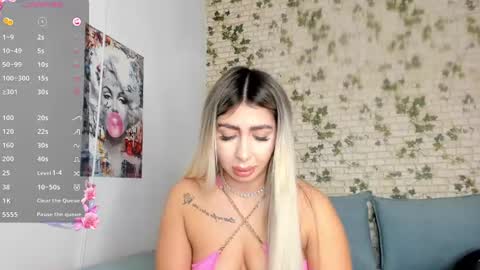 Snapshot of belle_hallle chatting on December 6, 5:44 pm LucyJelly online show from December 6, 5:44 pm