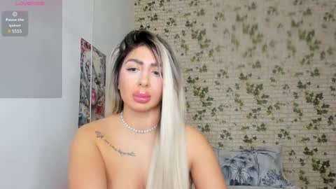 Snapshot of belle_hallle chatting on January 23, 4:59 pm LucyJelly online show from January 23, 4:59 pm