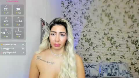 Snapshot of belle_hallle chatting on March 10, 11:27 pm LucyJelly online show from March 10, 11:27 pm