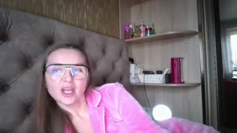 Amelia online show from December 22, 1:19 pm