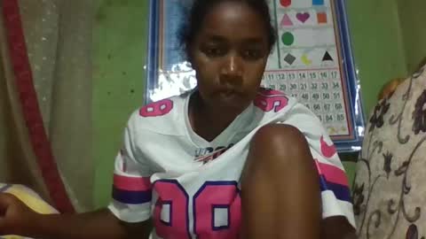 Snapshot of bellemiahxx chatting on February 23, 4:54 am bellemiahXx online show from February 23, 4:54 am